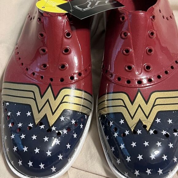 Biion Wonder Woman Limited Edition Shoes - Picture 4 of 5